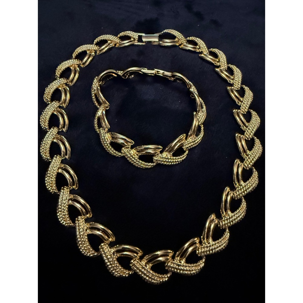 Napier Gold Tone Textured Link Necklace and Bracelet Set Vintage Pat 4774743